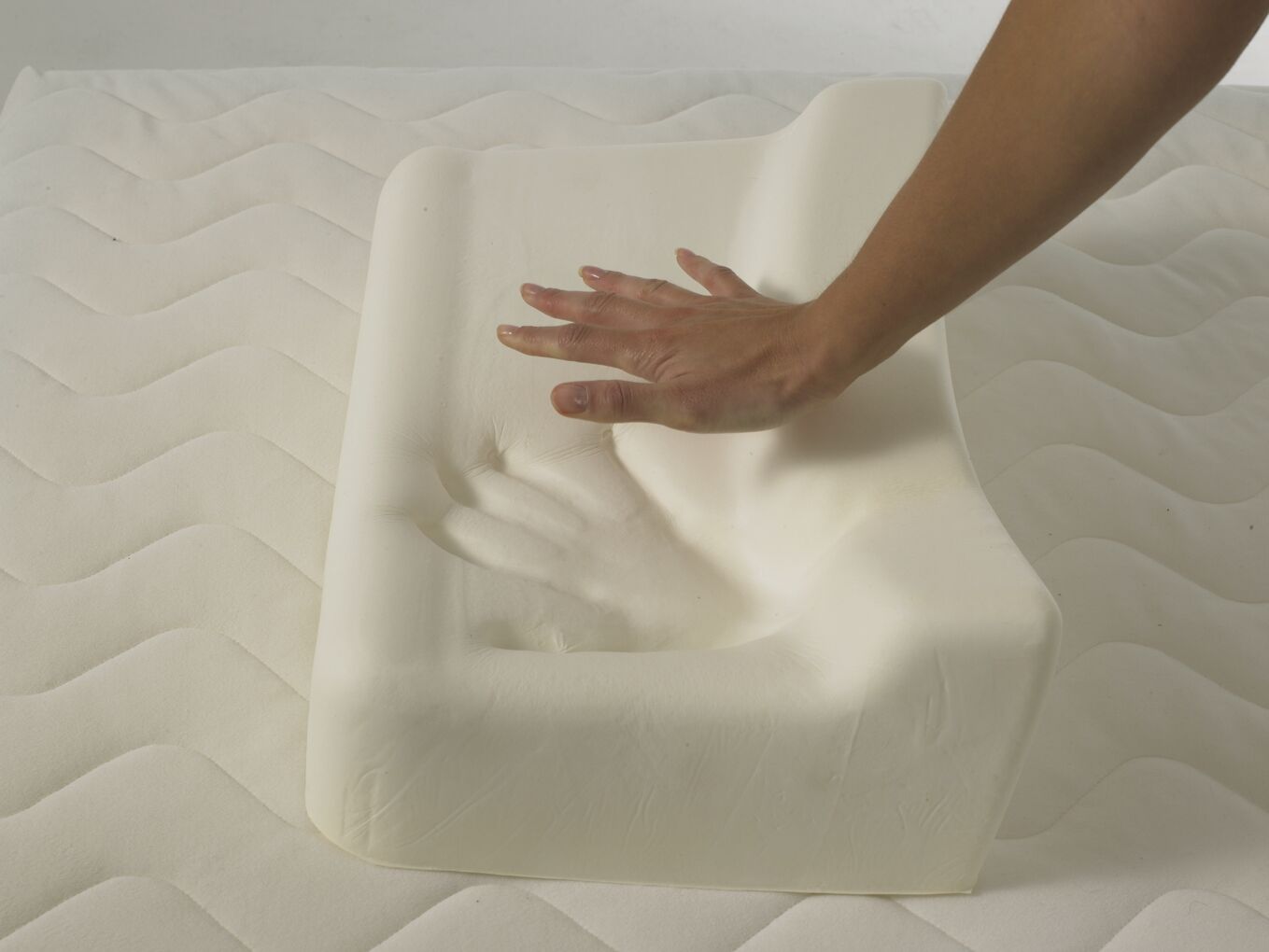 Harley: Neck And Spine Stabilising Pillow (Large Size, Memory Foam, Lo-line) HL4281